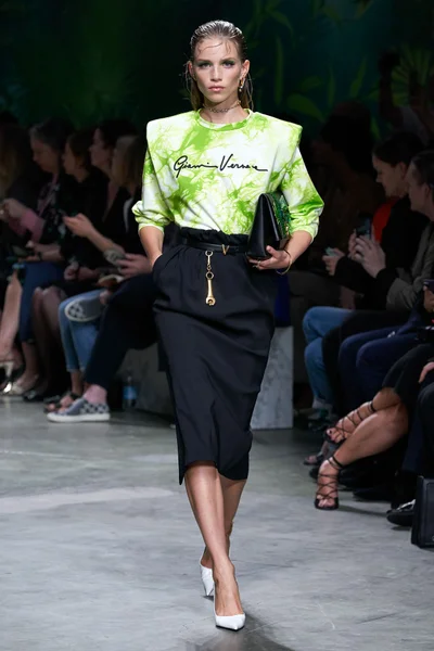 Look 24